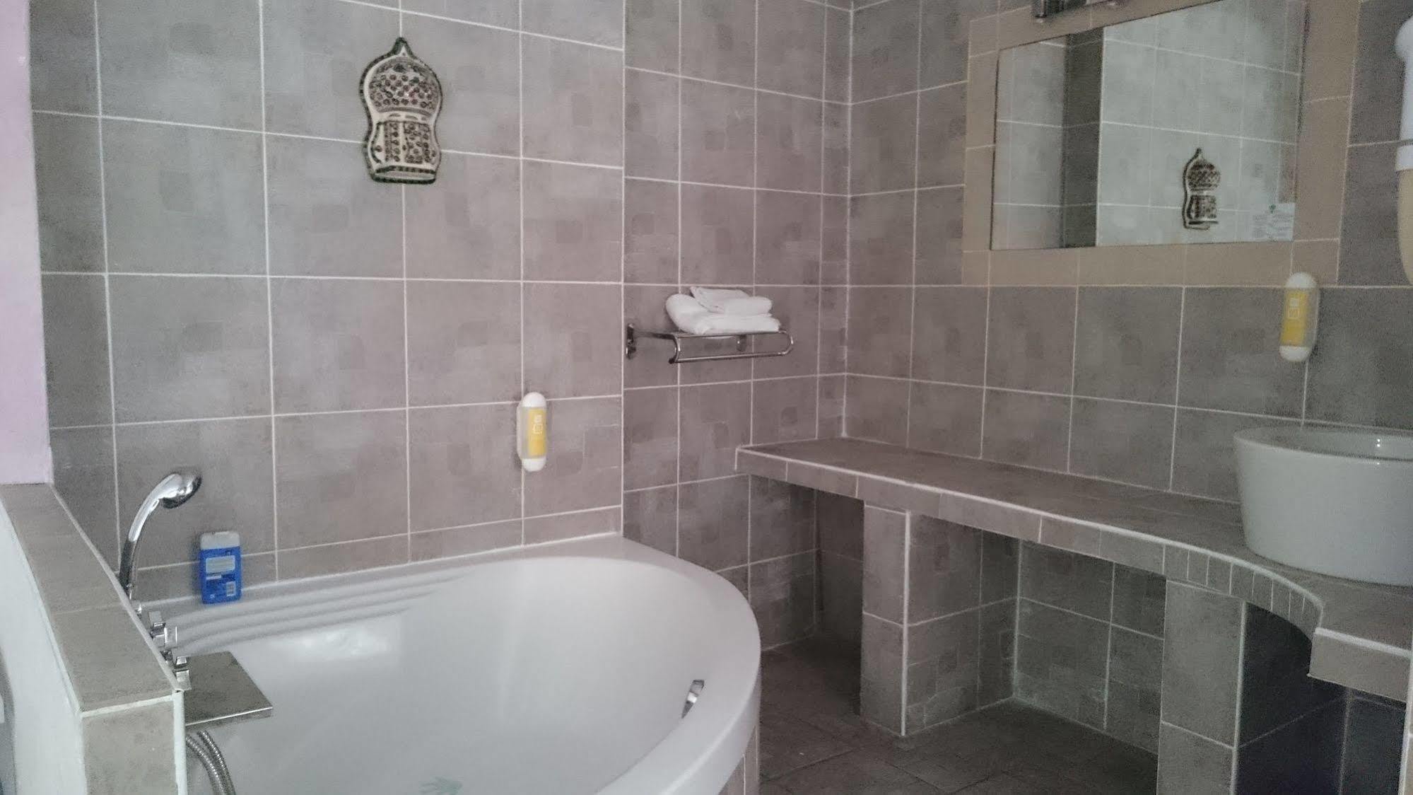 מרטיג Hotel Le 5 מראה חיצוני תמונה